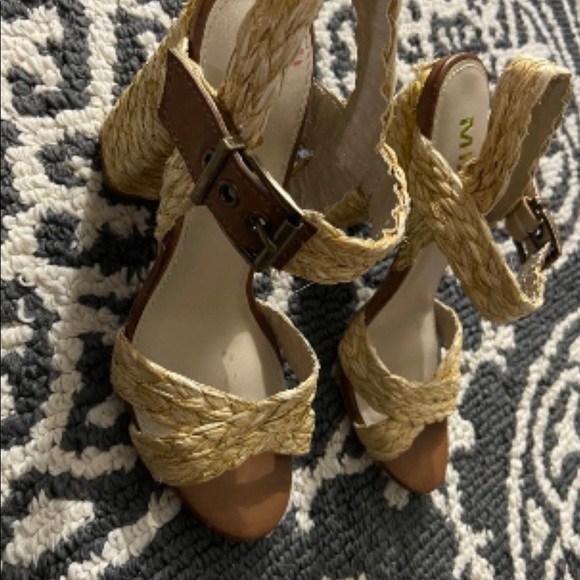 Mia Women’s Size US 6.5 Heels - Picture 7 of 10